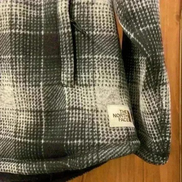 Woman’s The North Face Quarter Zip Printed Crecent Pullover Hoodie-Small - Picture 2 of 7